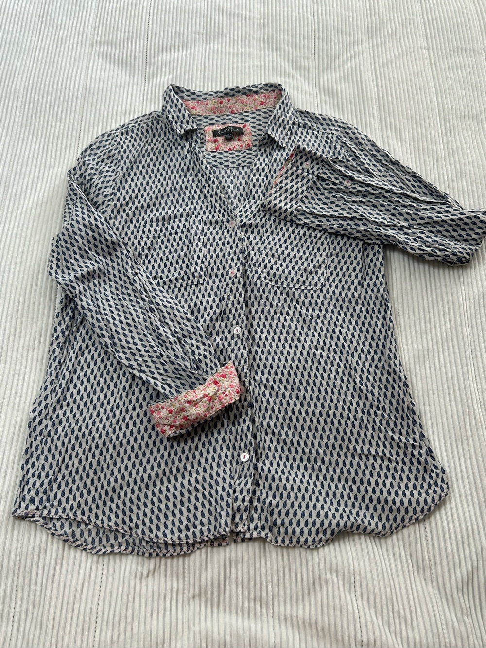 Velvet Heart Women’s Navy and White Printed Button-Down Shirt
